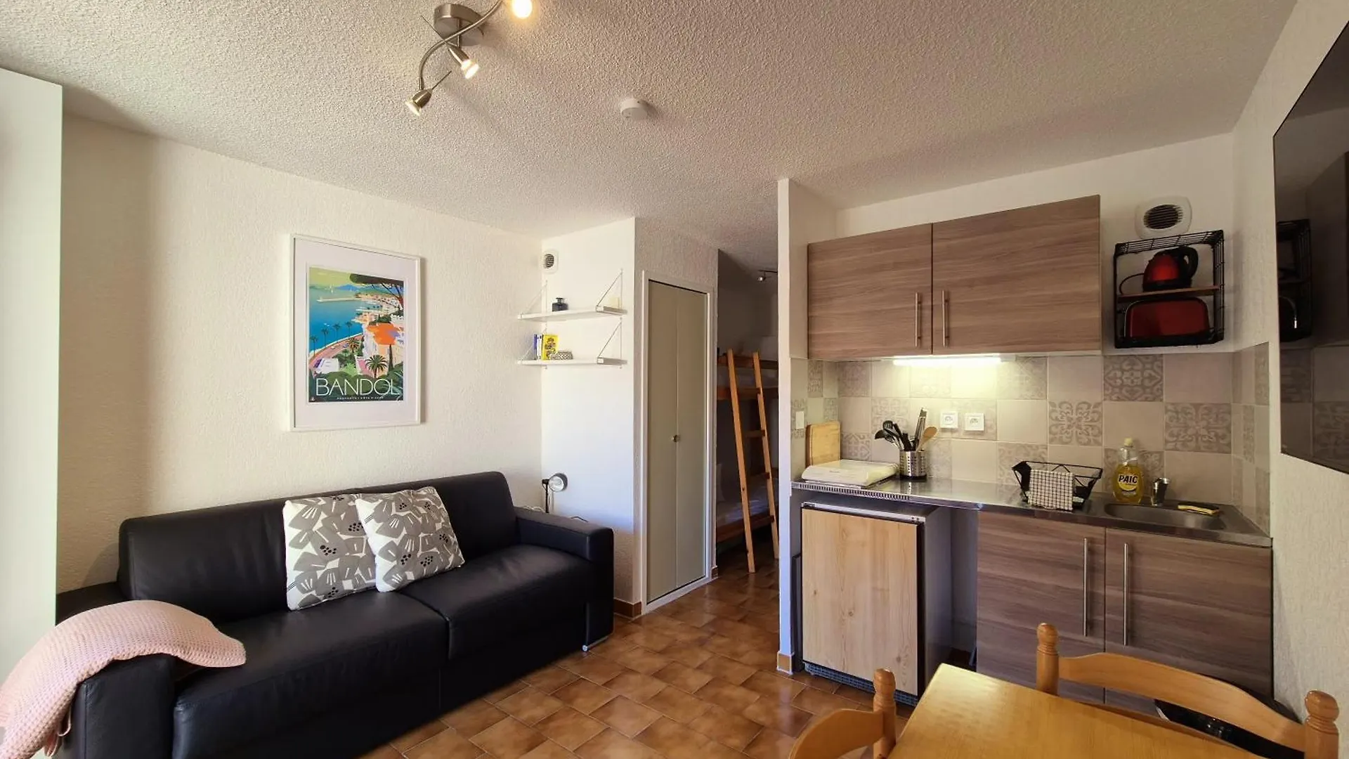 בנדול Studio Piscine, Proche Mer, Parking Prive 0*,  צרפת