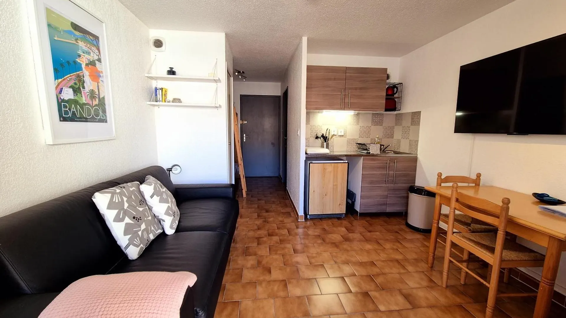 דירה בנדול Studio Piscine, Proche Mer, Parking Prive צרפת