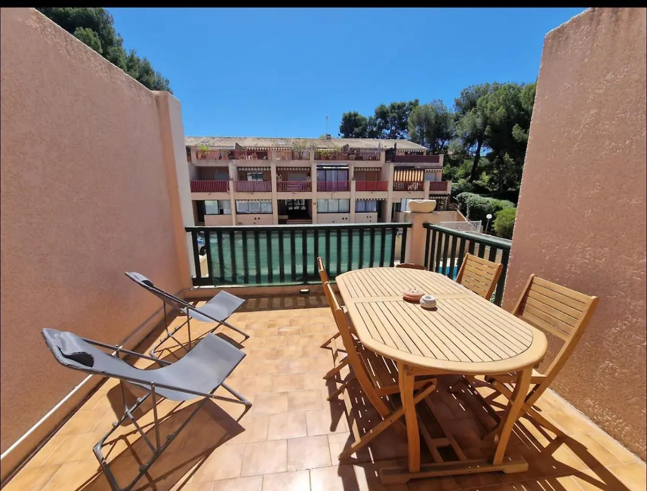 Studio Piscine, Proche Mer, Parking Prive Bandol